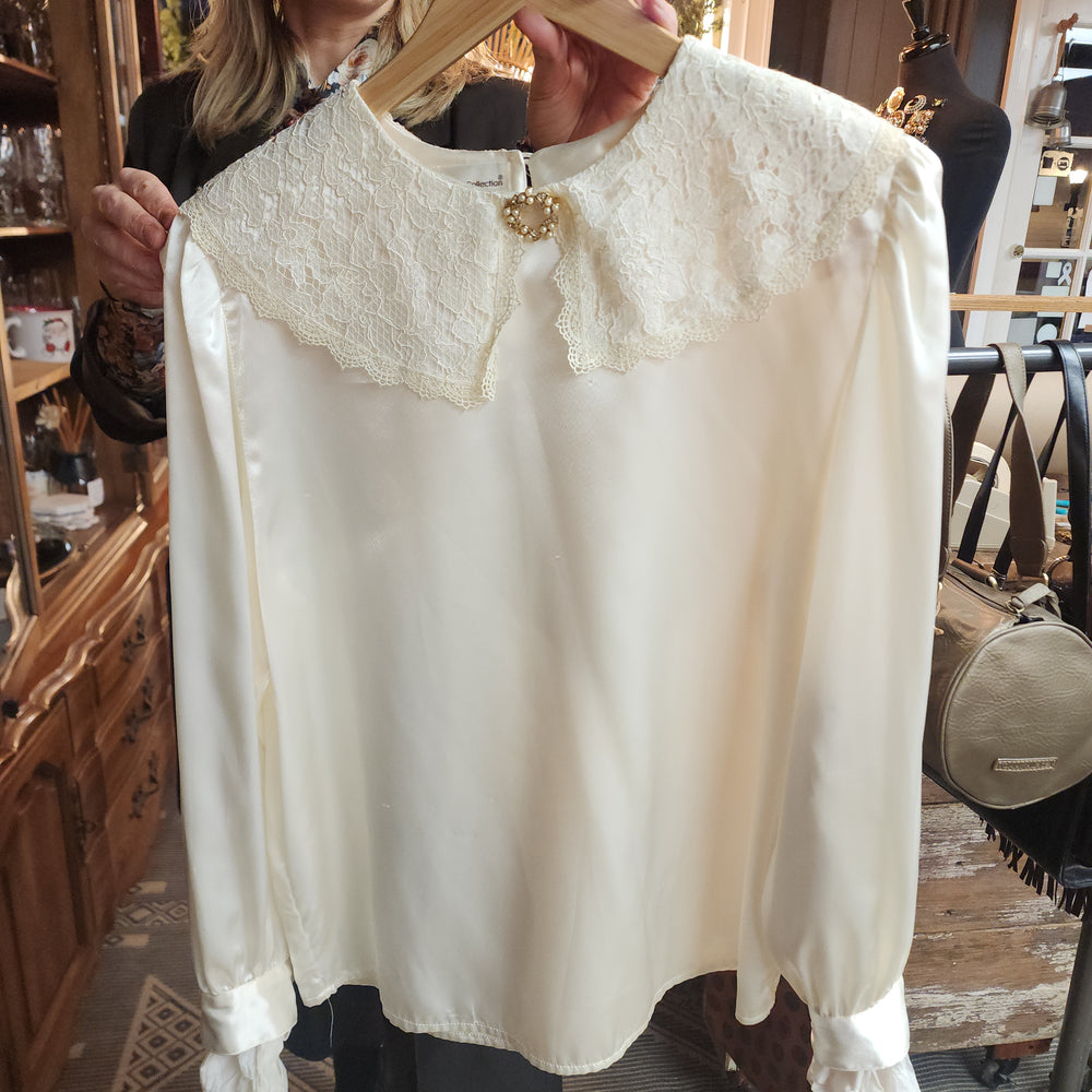 
                      
                        Mode Edit: Vintage White Satin Blouse with Lace Collar and Circle Pearly Brooch
                      
                    