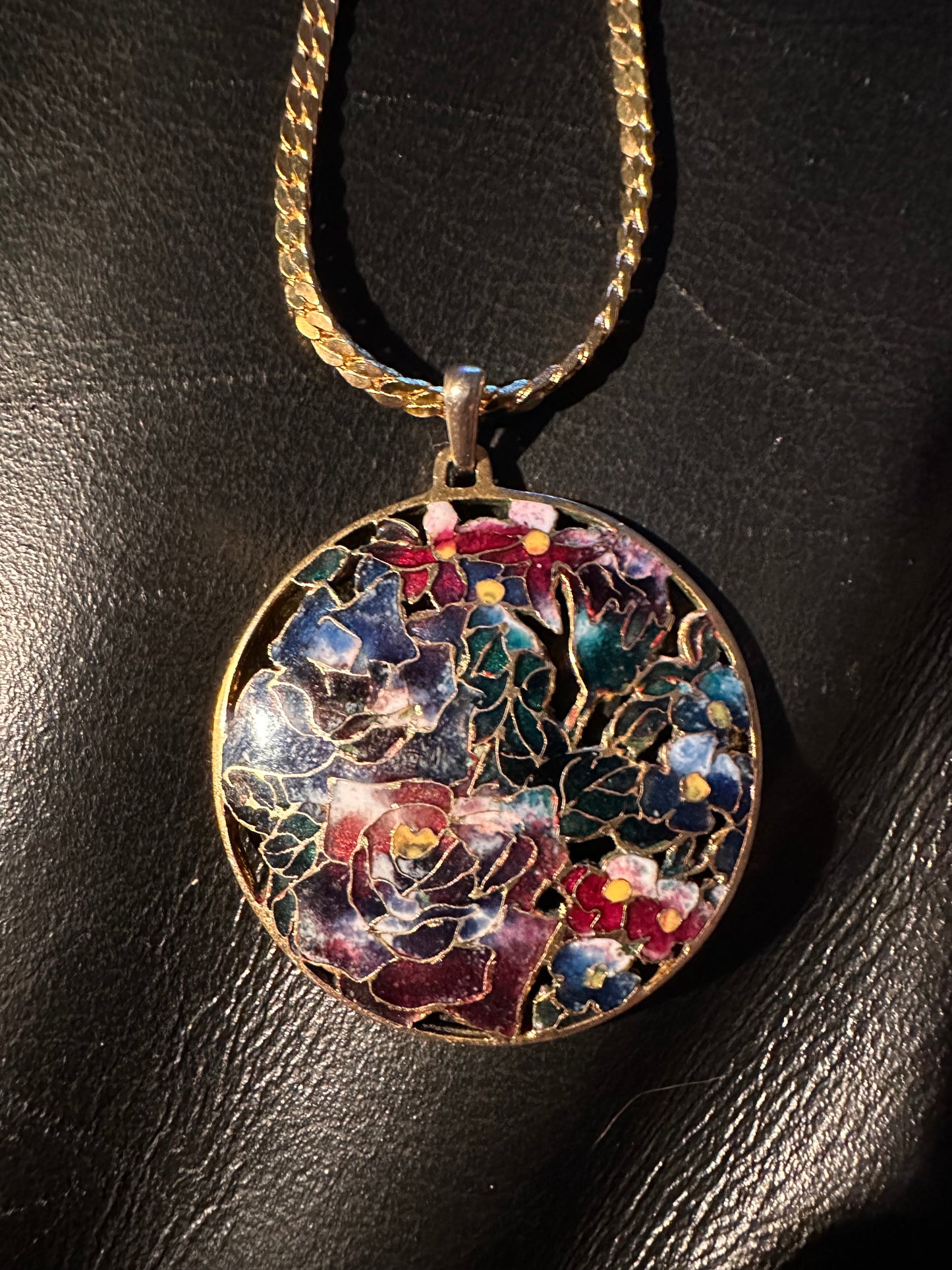 Vintage enamel circle pendant necklace