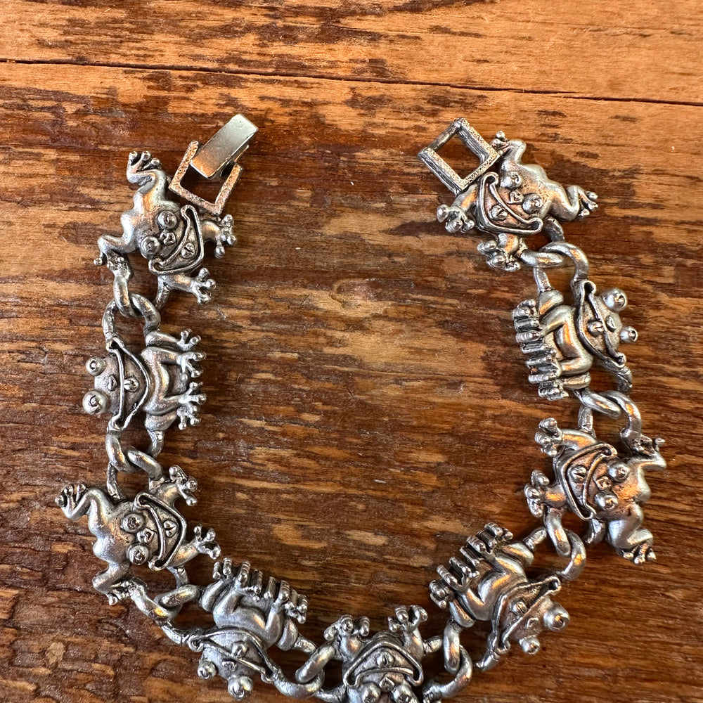 Vintage silver tone frog bracelet