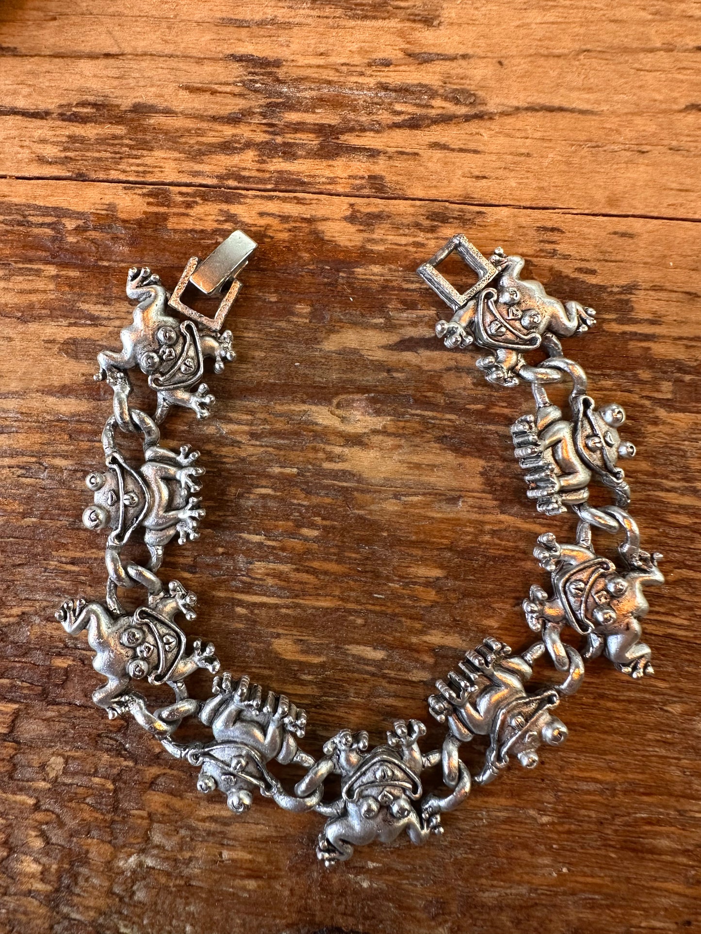 Vintage silver tone frog bracelet