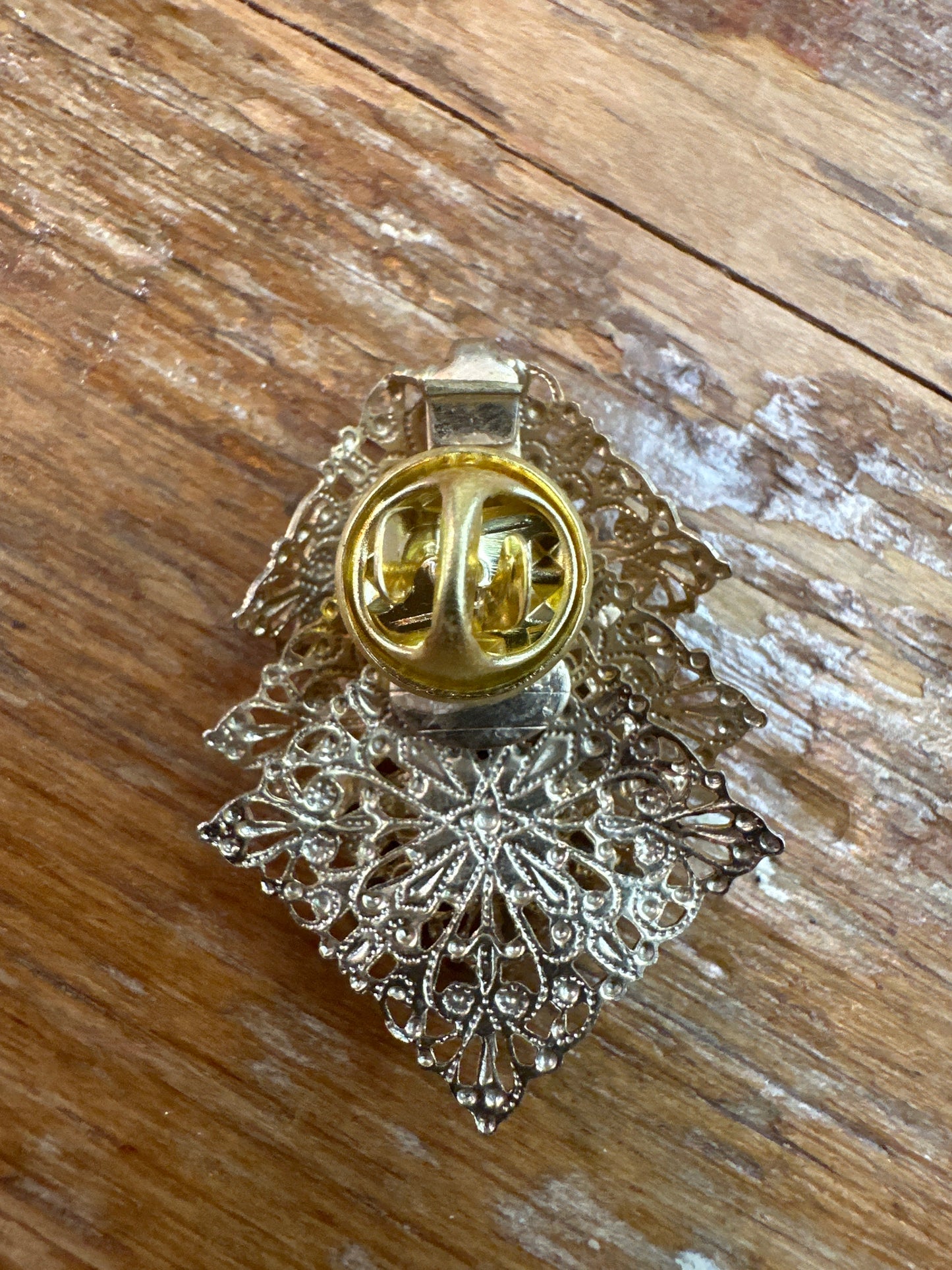 Vintage gold filigree pin