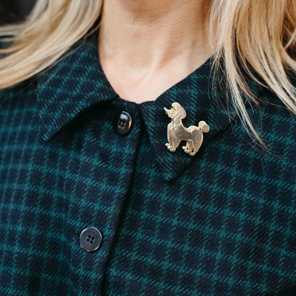 
                      
                        Mode Edit: Vintage Poodle Pin with Plaid Blazer
                      
                    