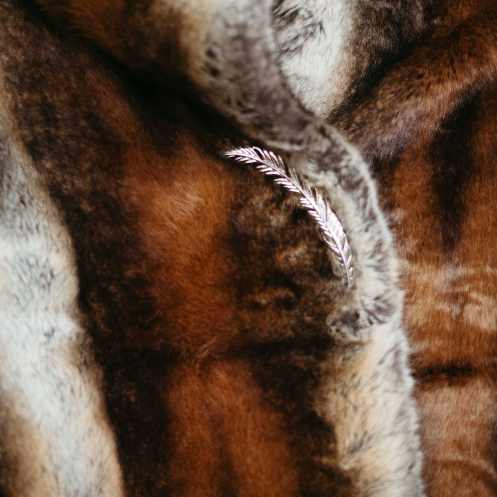 Mode Edit: Faux Mink Shawl