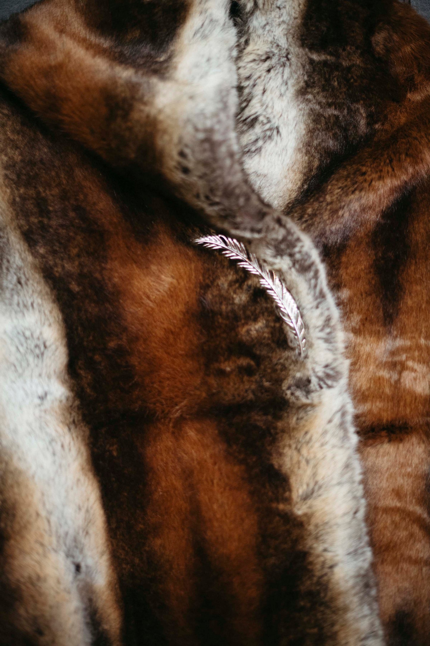 Mode Edit: Faux Mink Shawl