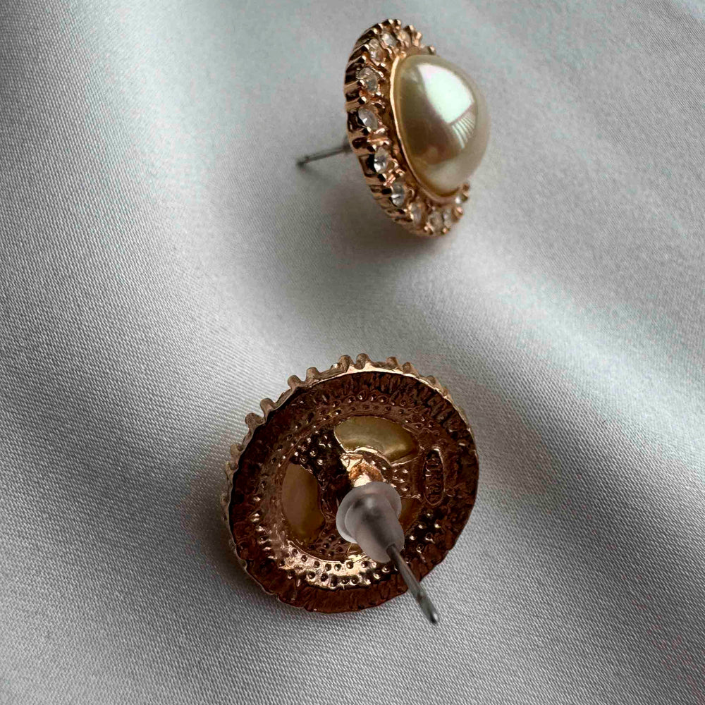 
                      
                        Vintage Faux Pearl & Rhinestone Earrings – Classic Elegance
                      
                    