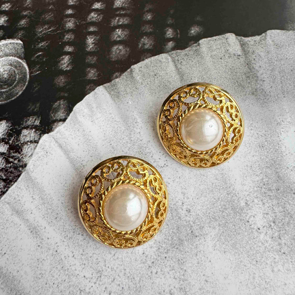 
                      
                        Vintage Gold Filigree & Pearl Earrings – Classic Elegance
                      
                    