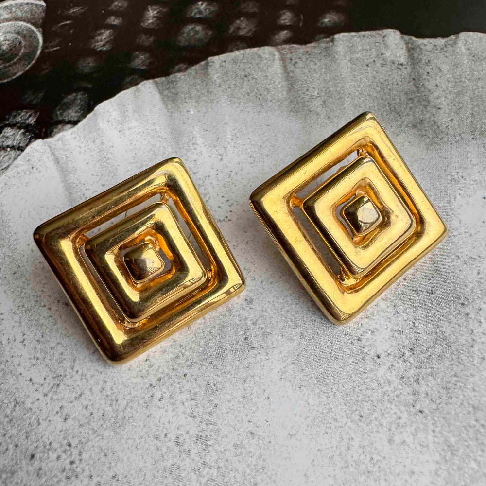 
                      
                        Vintage Gold Geometric Earrings – Bold 1980s Statement
                      
                    