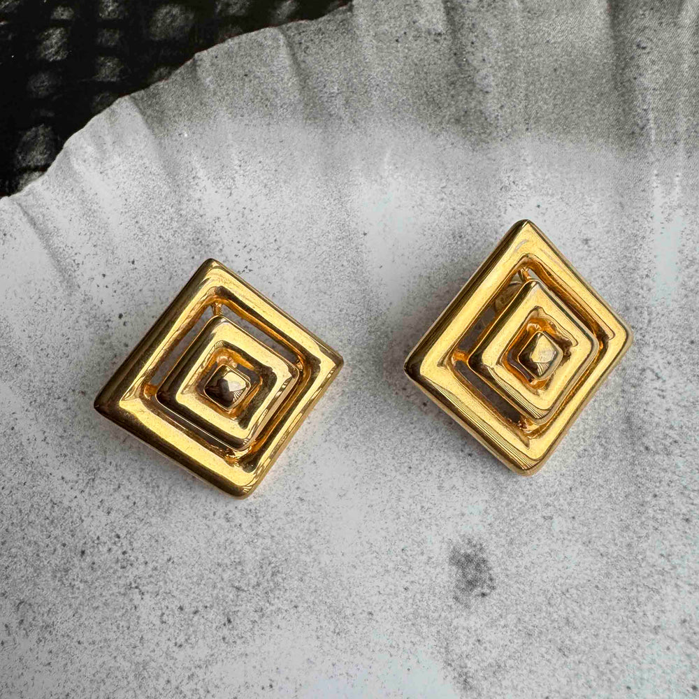 
                      
                        Vintage Gold Geometric Earrings – Bold 1980s Statement
                      
                    