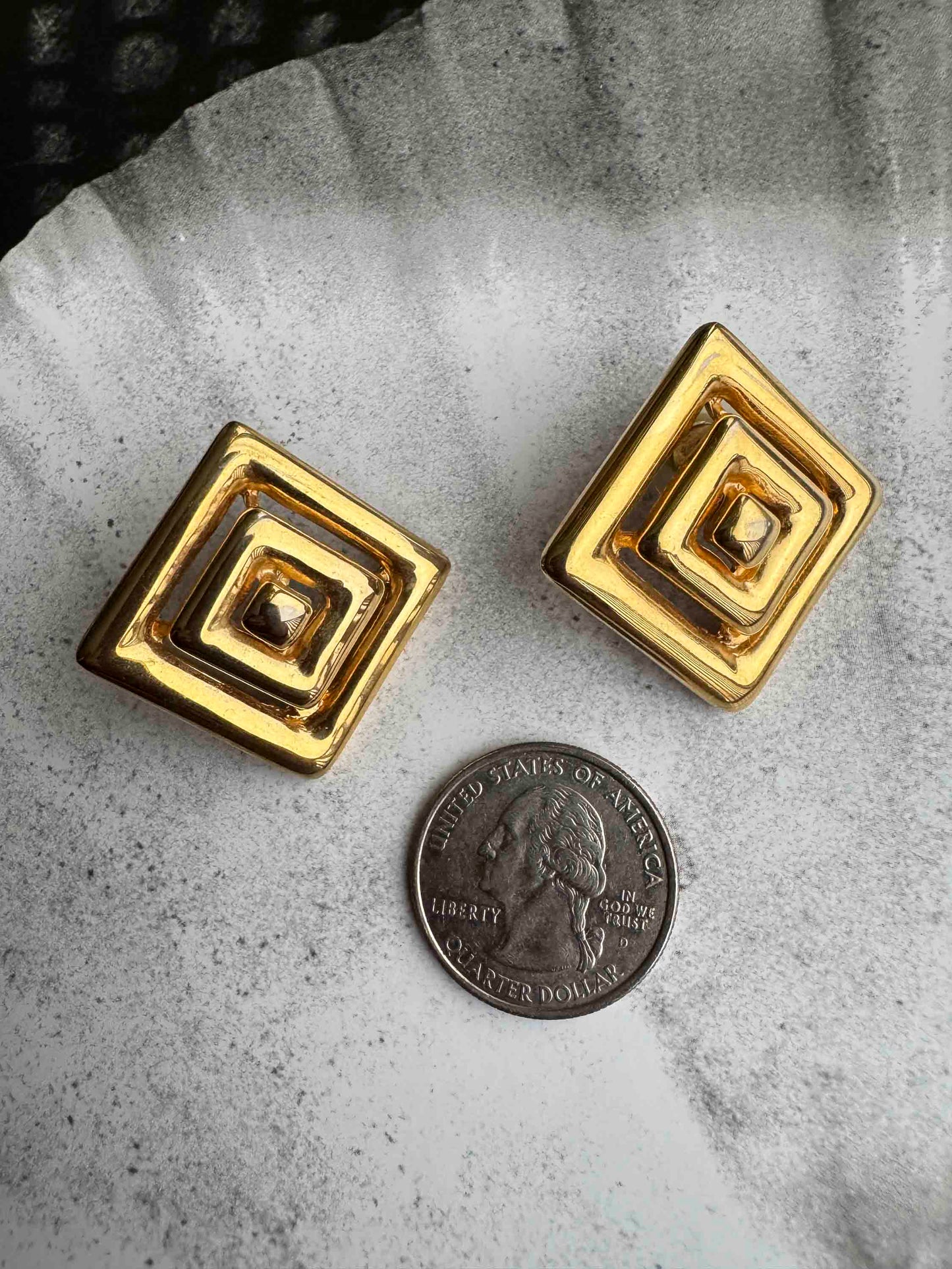 Vintage Gold Geometric Earrings – Bold 1980s Statement