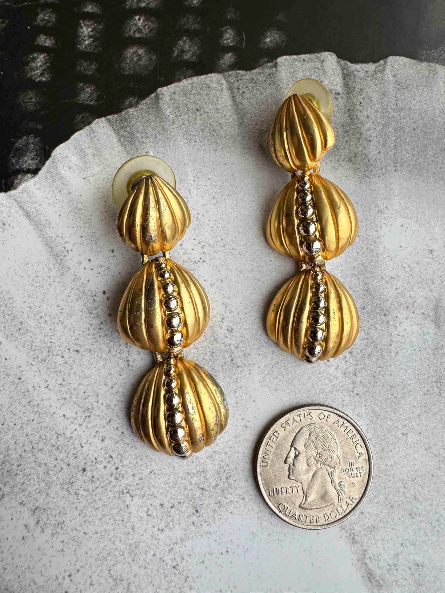 Vintage Gold Cascading Shell Earrings – Glamorous 1980s Dangle