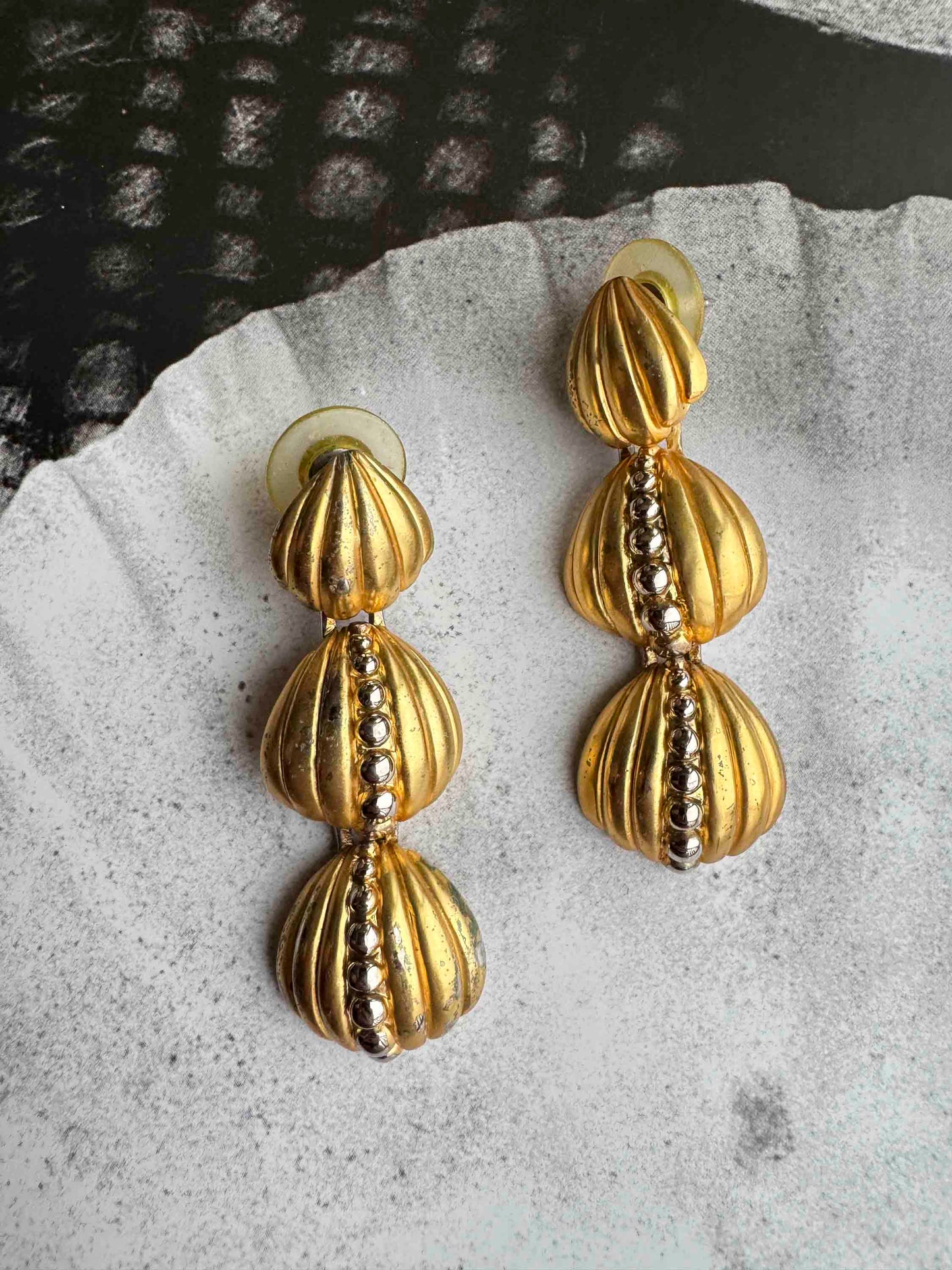 Vintage Gold Cascading Shell Earrings – Glamorous 1980s Dangle