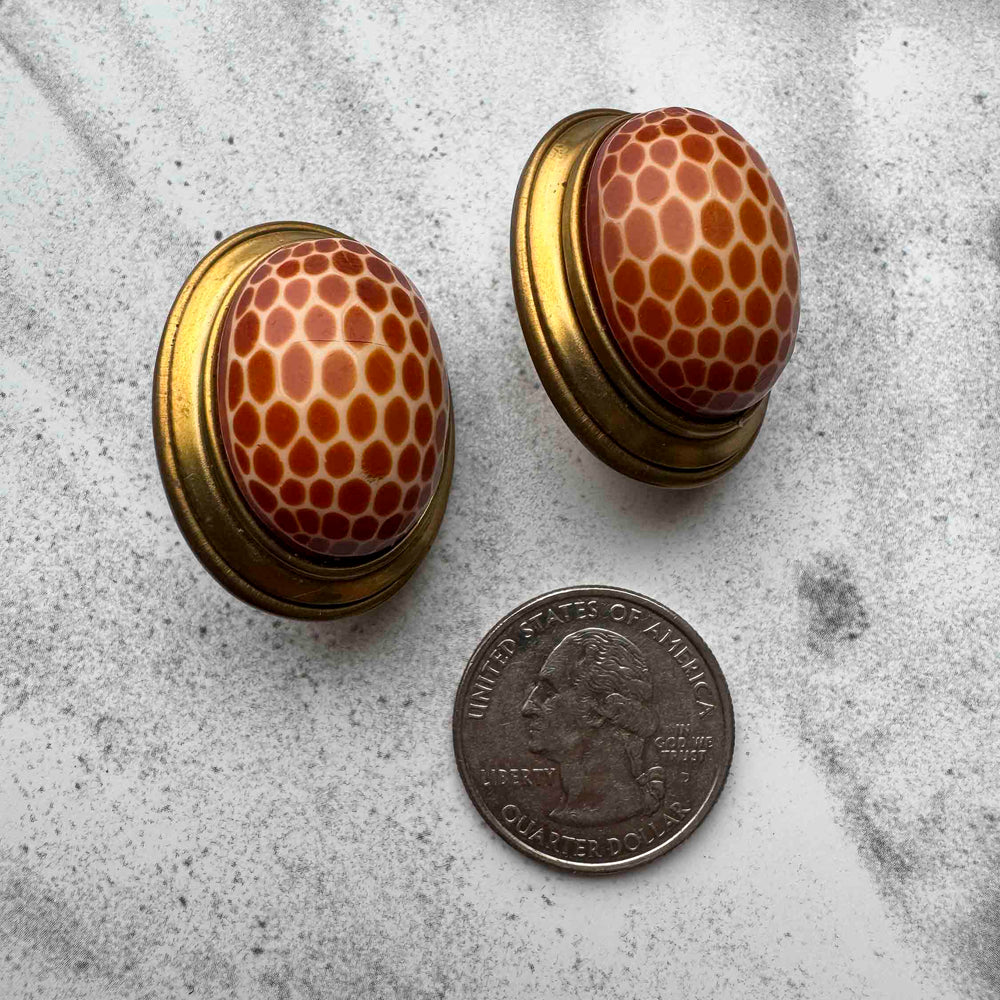 
                      
                        Vintage 1980s Honeycomb Clip-On Earrings – Bold Retro Charm
                      
                    