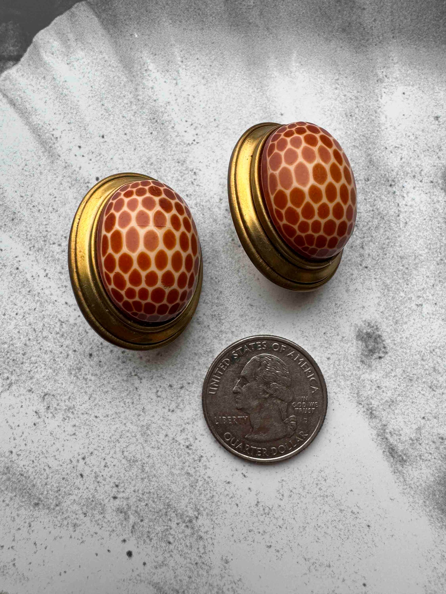 Vintage 1980s Honeycomb Clip-On Earrings – Bold Retro Charm