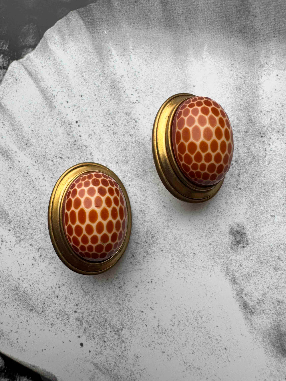 Vintage 1980s Honeycomb Clip-On Earrings – Bold Retro Charm