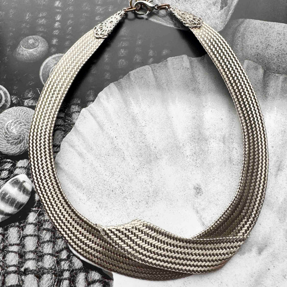 Vintage Woven Silver-Tone Collar Necklace – Statement Elegance