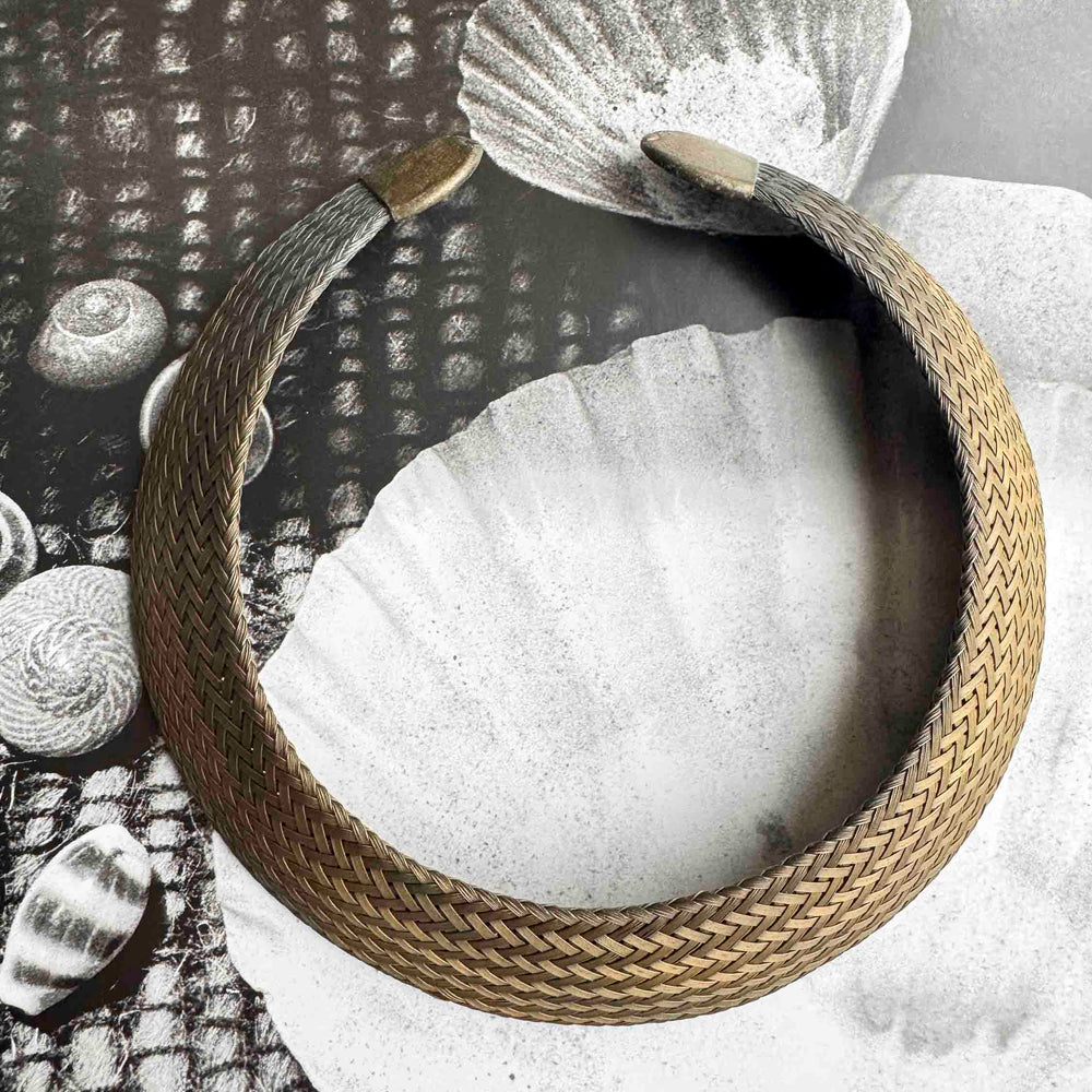 Vintage Woven Metal Collar Necklace – Timeless Bold Statement