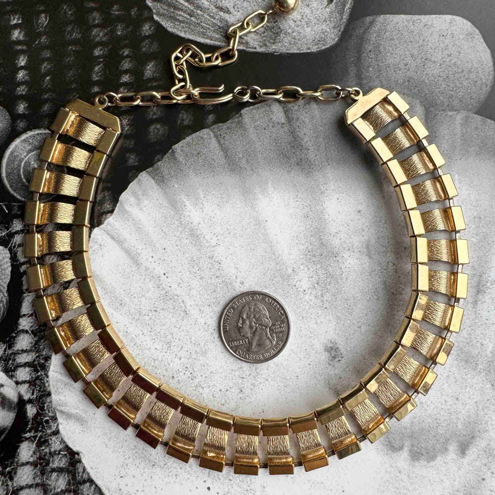 
                      
                        Vintage Gold Collar Necklace – Bold & Geometric
                      
                    