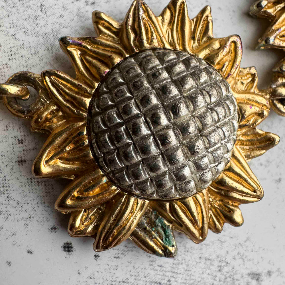 
                      
                        Vintage Sunflower Statement Necklace – Golden Bloom
                      
                    