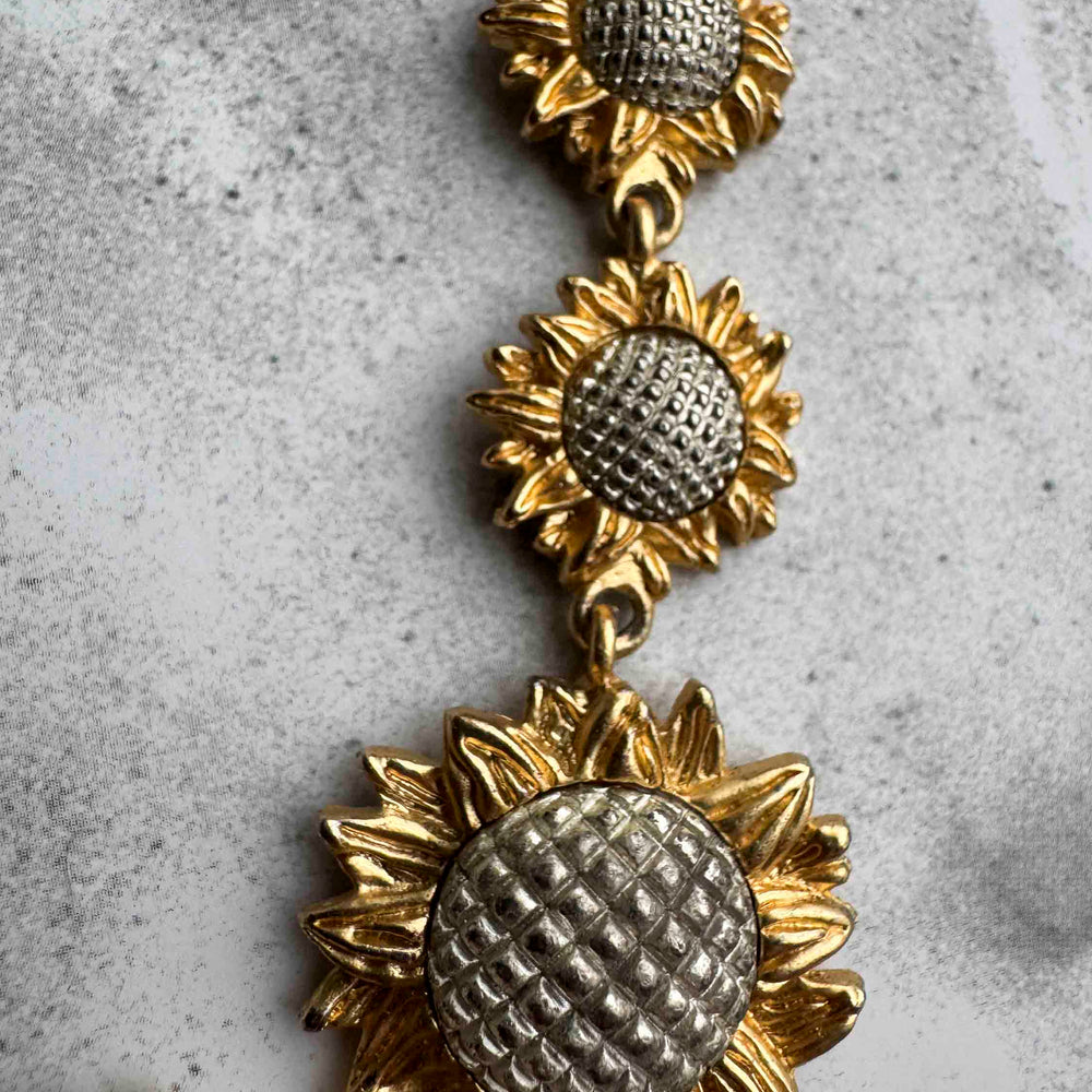 
                      
                        Vintage Sunflower Statement Necklace – Golden Bloom
                      
                    