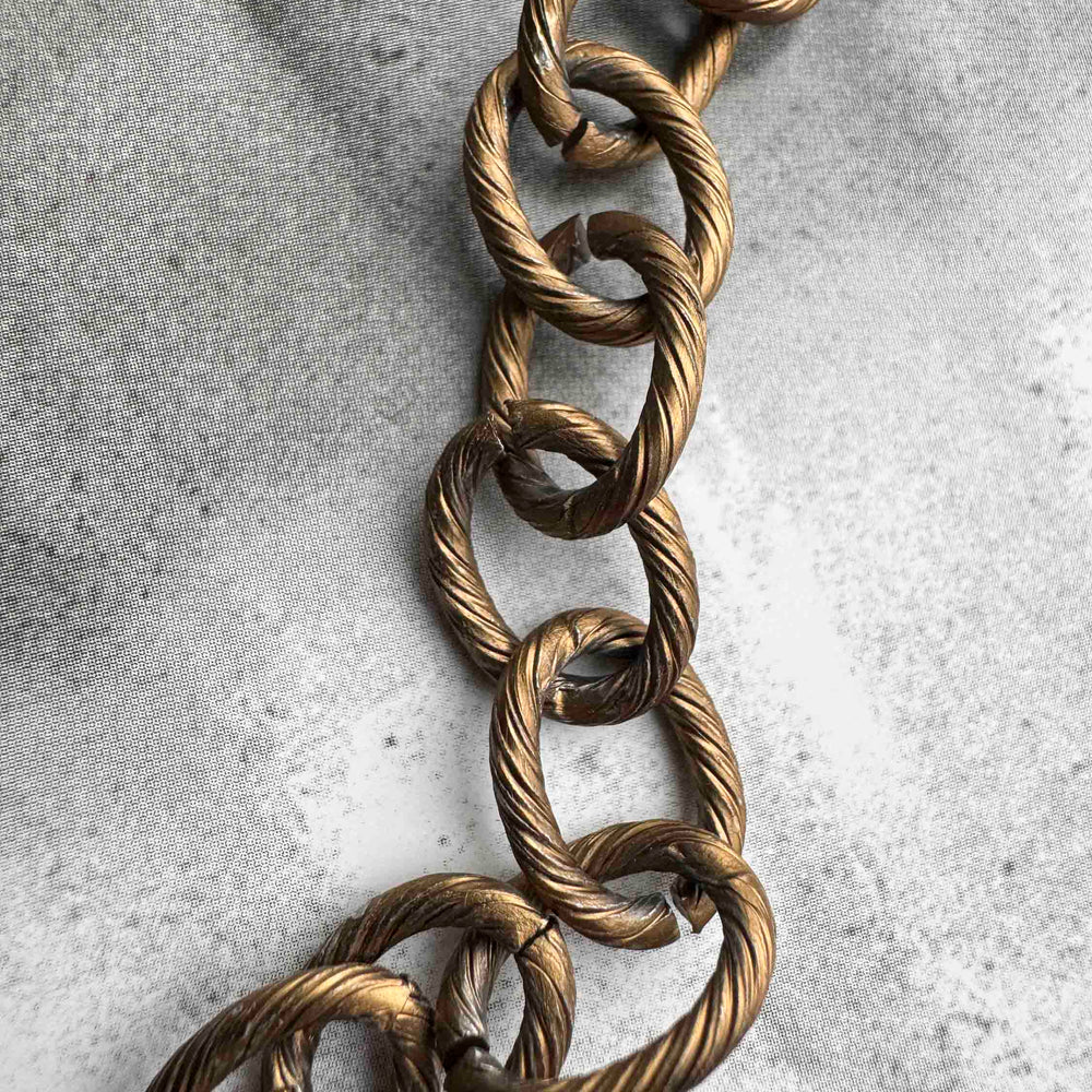 
                      
                        Vintage Chain Necklace with Panther Pendant & Key – Bold Statement Piece
                      
                    