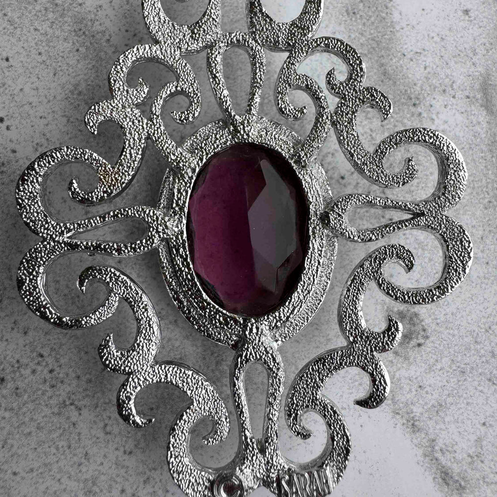 
                      
                        Vintage Silver Filigree Pendant Necklace – Regal Elegance
                      
                    