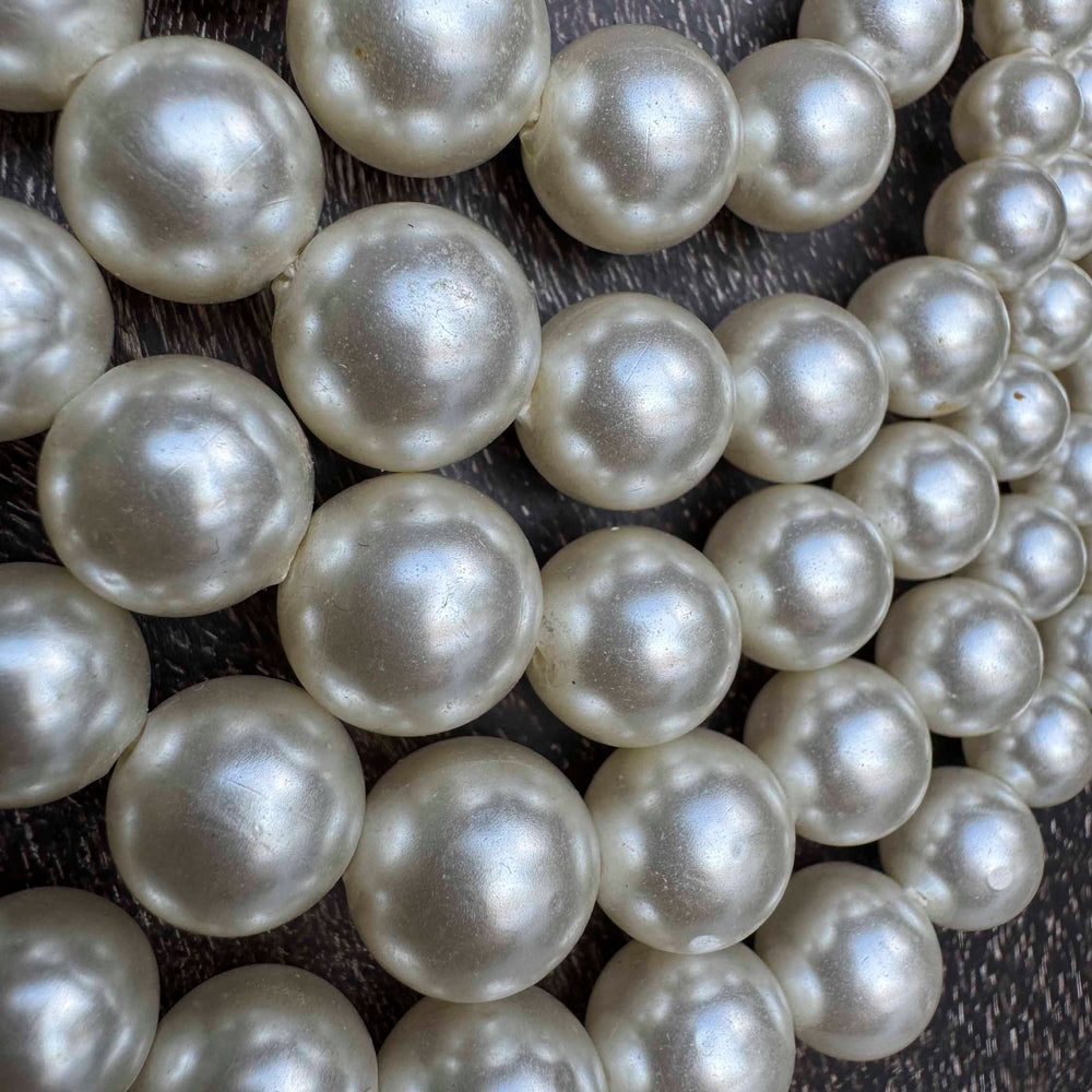 
                      
                        Vintage Multi-Strand Pearl Necklace – Classic Hollywood Glam
                      
                    