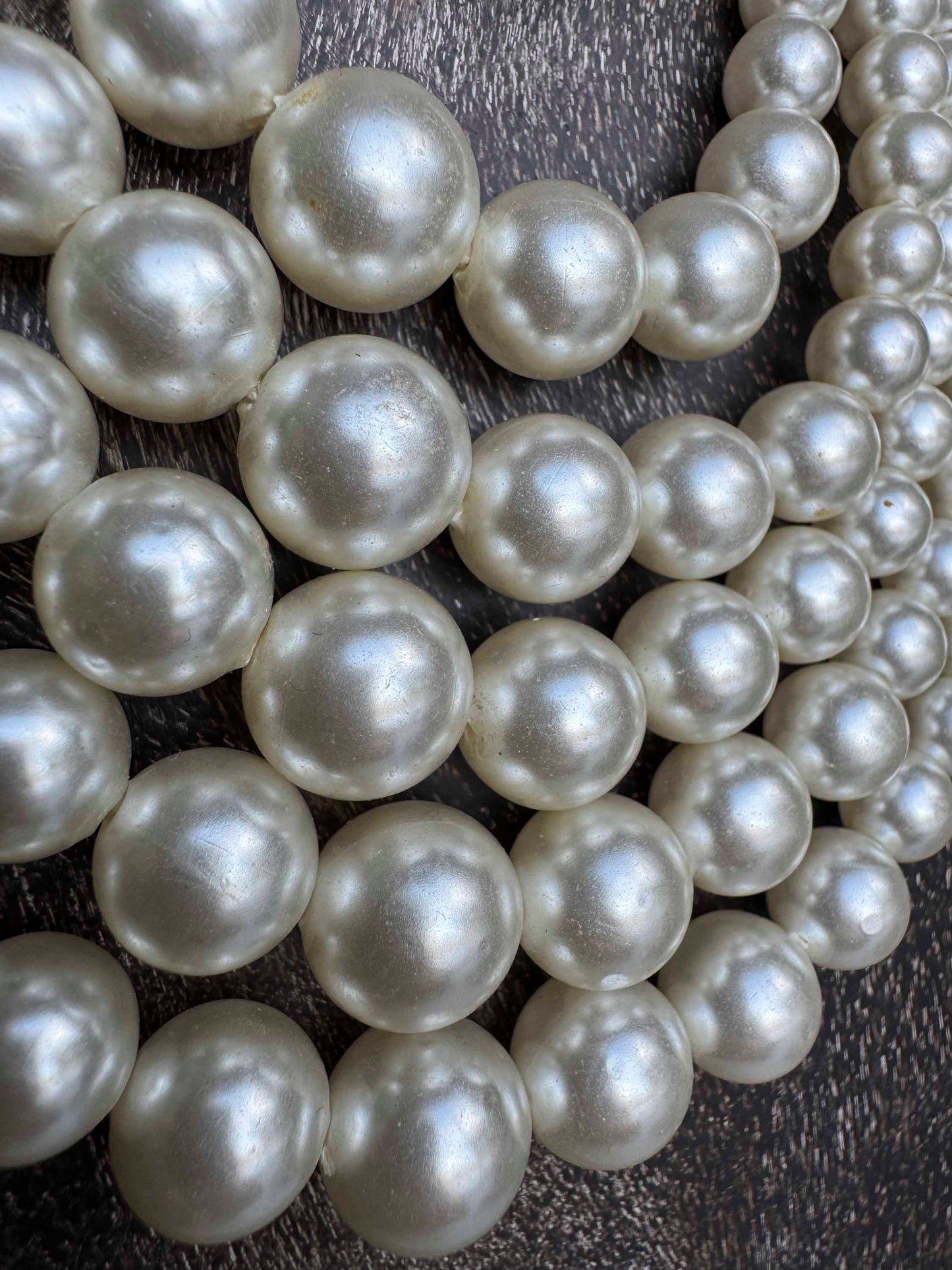 Vintage Multi-Strand Pearl Necklace – Classic Hollywood Glam