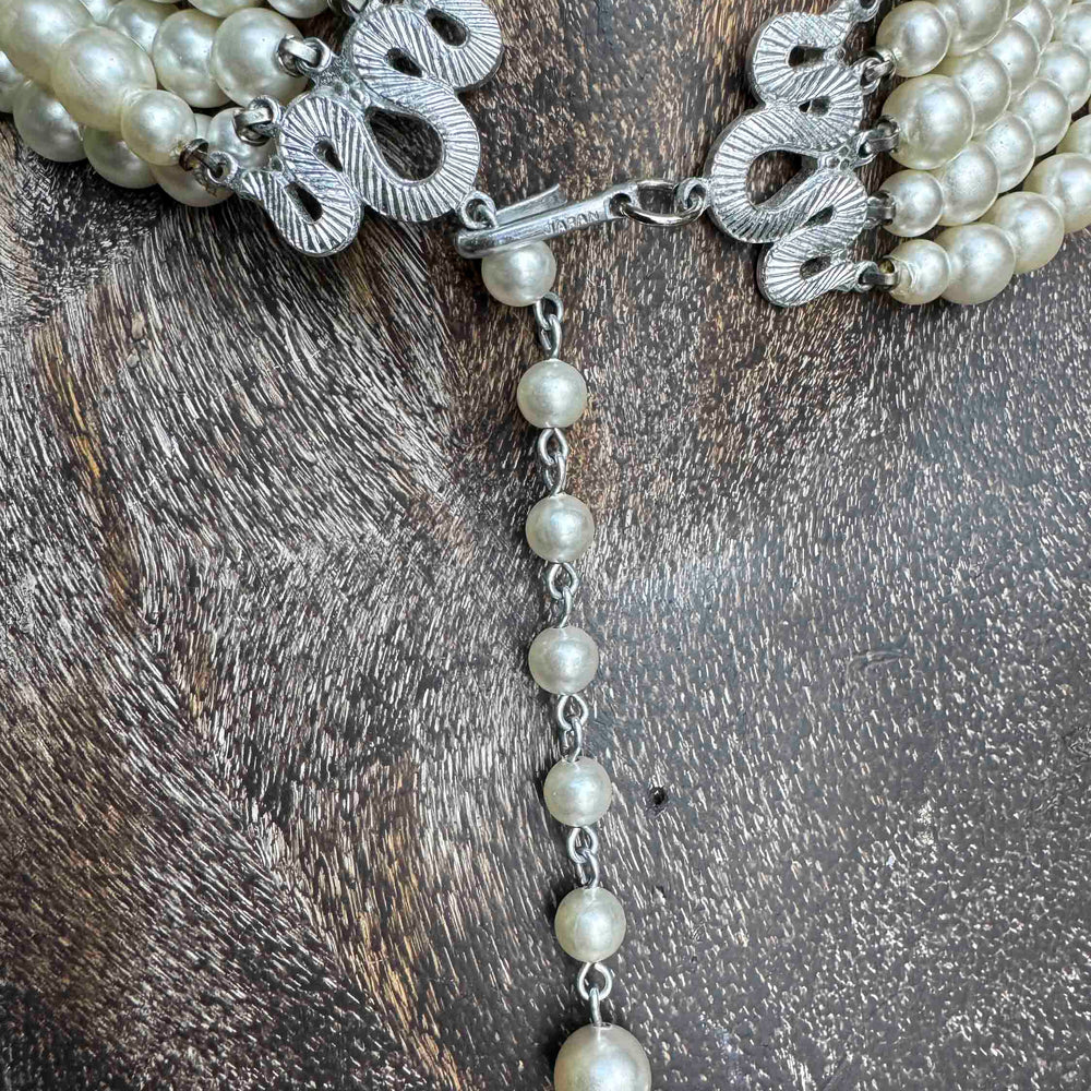 
                      
                        Vintage Multi-Strand Pearl Necklace – Classic Hollywood Glam
                      
                    