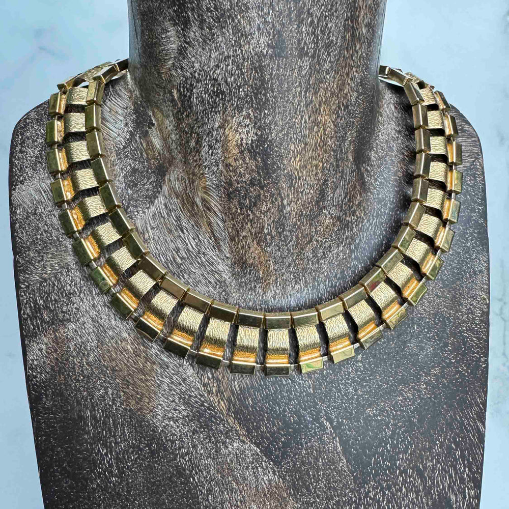 
                      
                        Vintage Gold Collar Necklace – Bold & Geometric
                      
                    