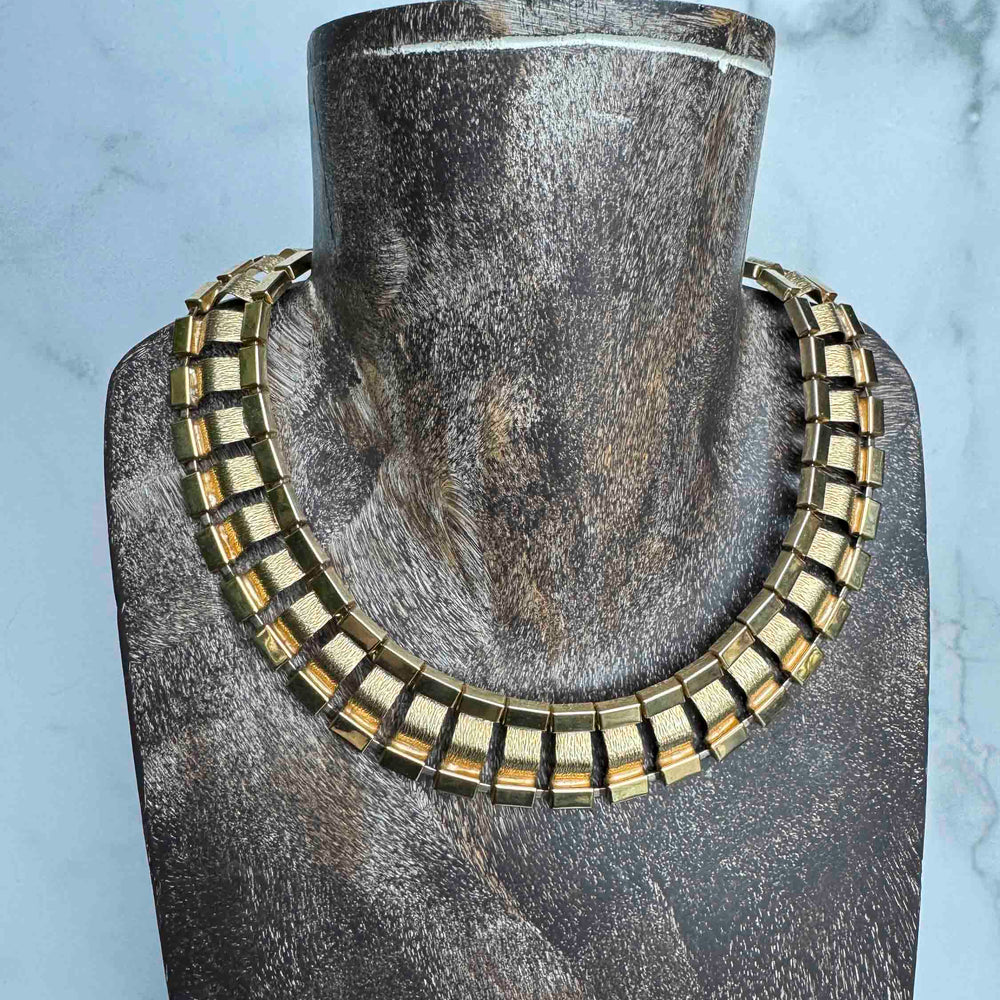 
                      
                        Vintage Gold Collar Necklace – Bold & Geometric
                      
                    