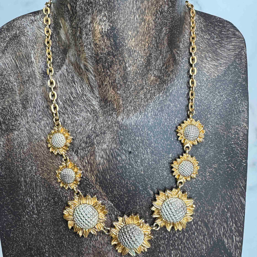 
                      
                        Vintage Sunflower Statement Necklace – Golden Bloom
                      
                    