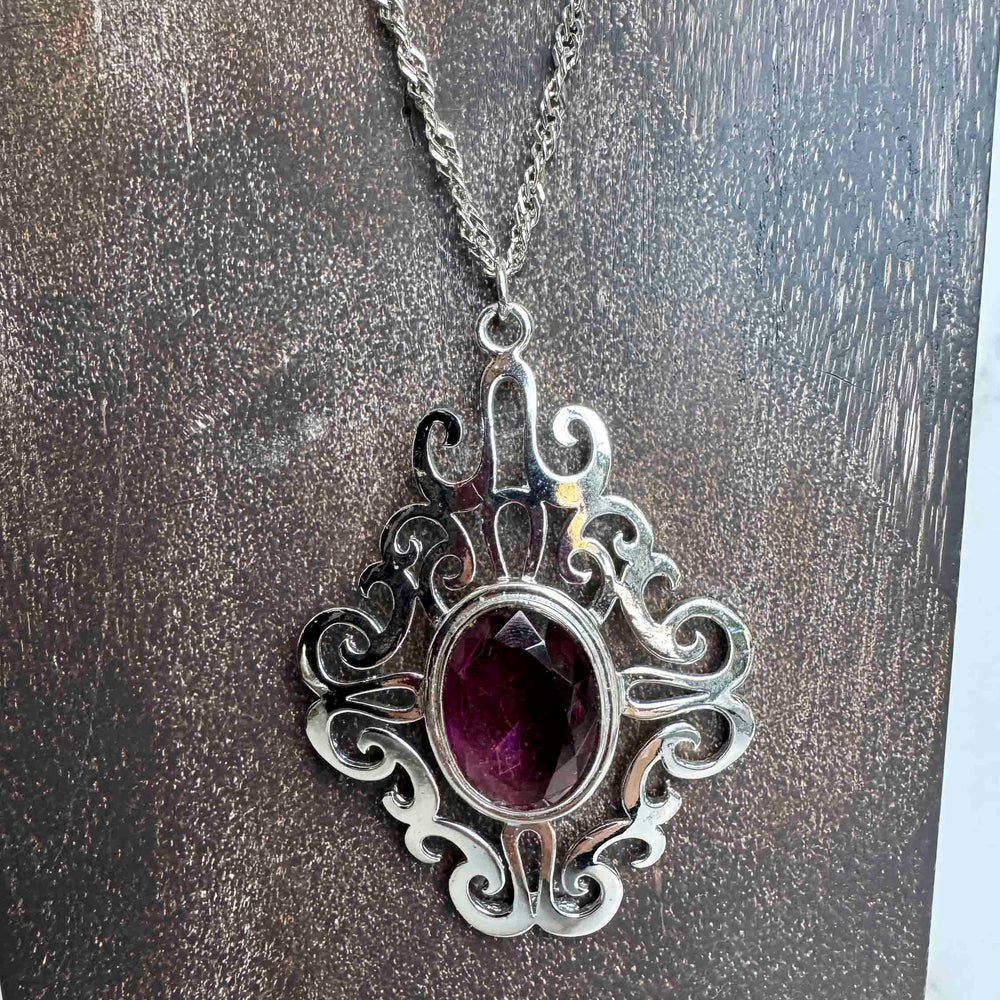 
                      
                        Vintage Silver Filigree Pendant Necklace – Regal Elegance
                      
                    