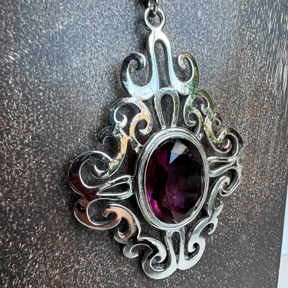 
                      
                        Vintage Silver Filigree Pendant Necklace – Regal Elegance
                      
                    