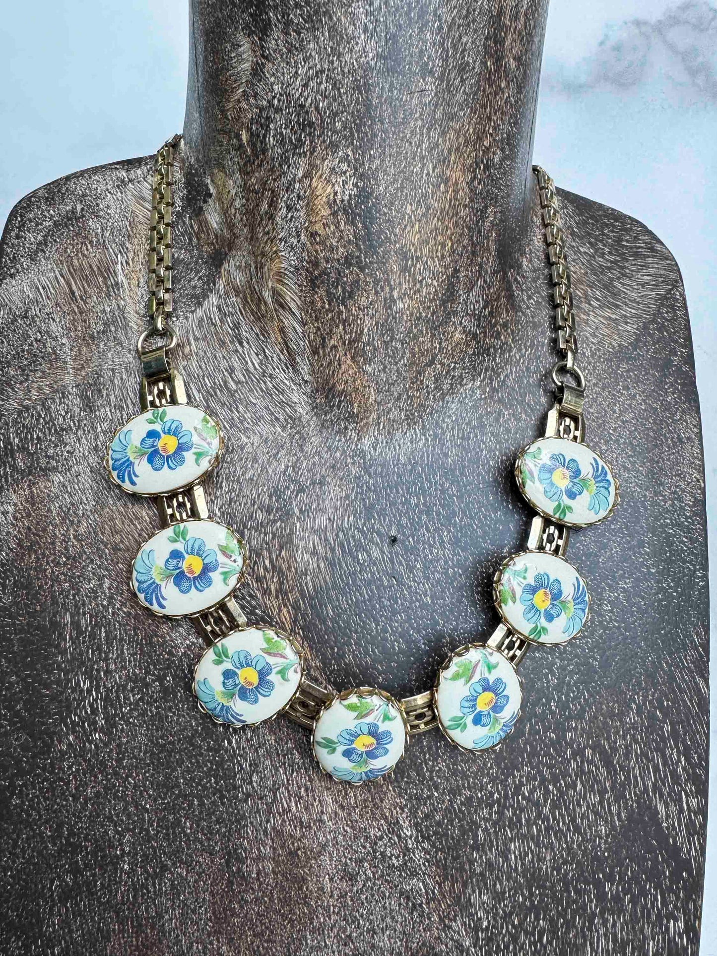 Vintage Porcelain Floral Necklace – Handcrafted Elegance